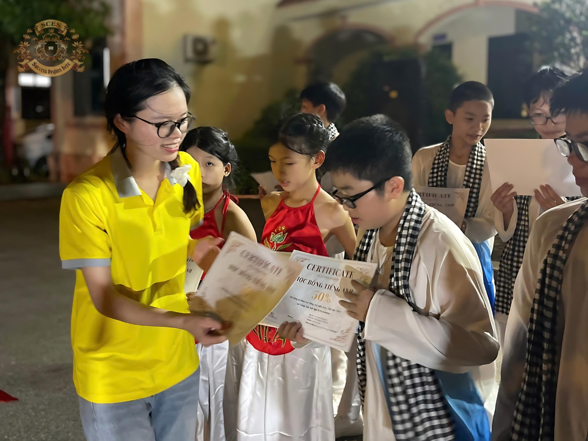 TRUNG TÂM ANH NGỮ SCES ACADEMY TRAO HỌC BỔNG LIÊN HOAN CÁC CÂU LẠC BỘ HÈ XÃ THUỶ SƠN NĂM 2024